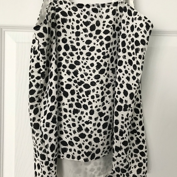 Dressy Black and White Top - Picture 5 of 6